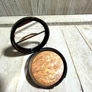 Laura Geller Baked Balance-N-Glow Illuminating Foundation “Medium” BRAND NEW